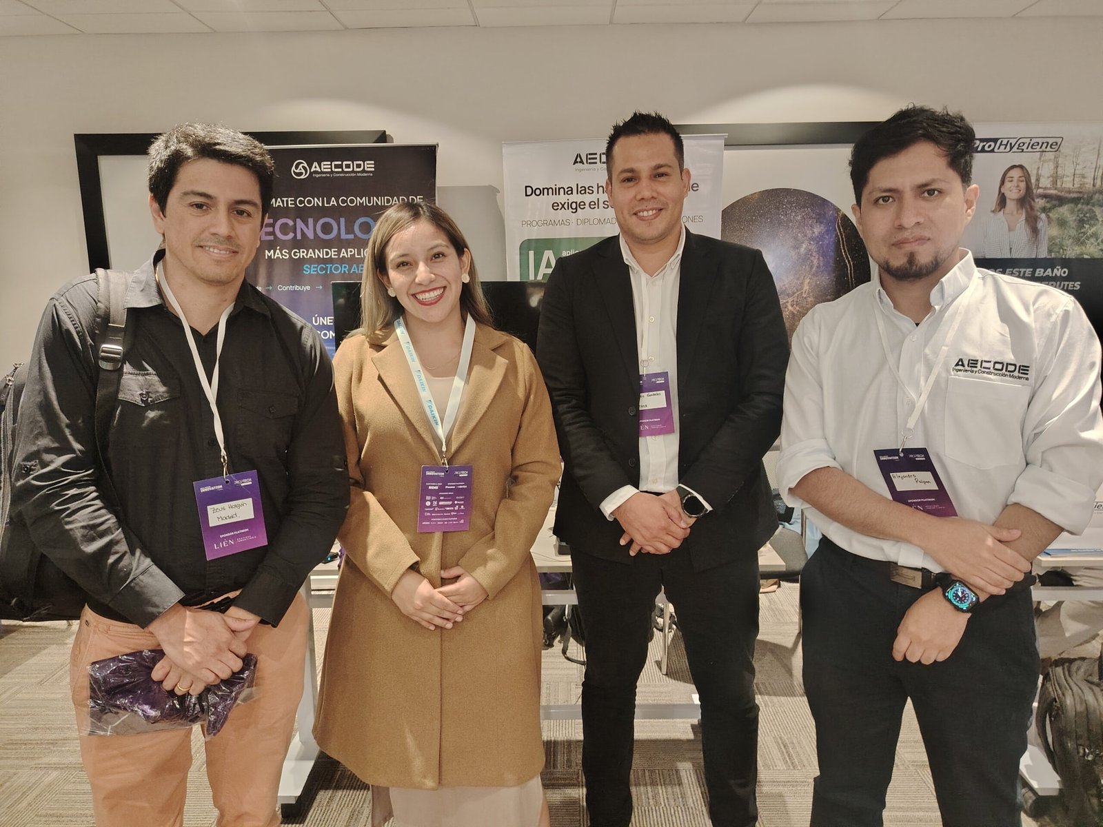 Encuentro entre asistentes durante Real Estate Innovation Lima