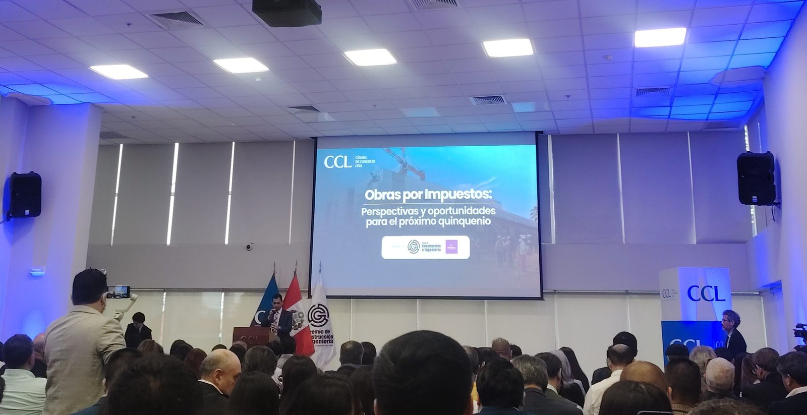 Auditorio del foro «Obras por Impuestos: perspectivas y oportunidades para el próximo quinquenio» en la CCL