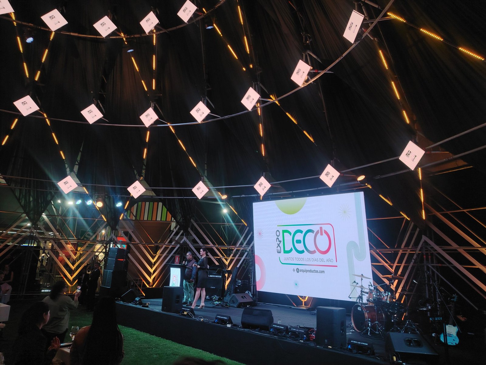 Escenario principal de EXPODECO 2026