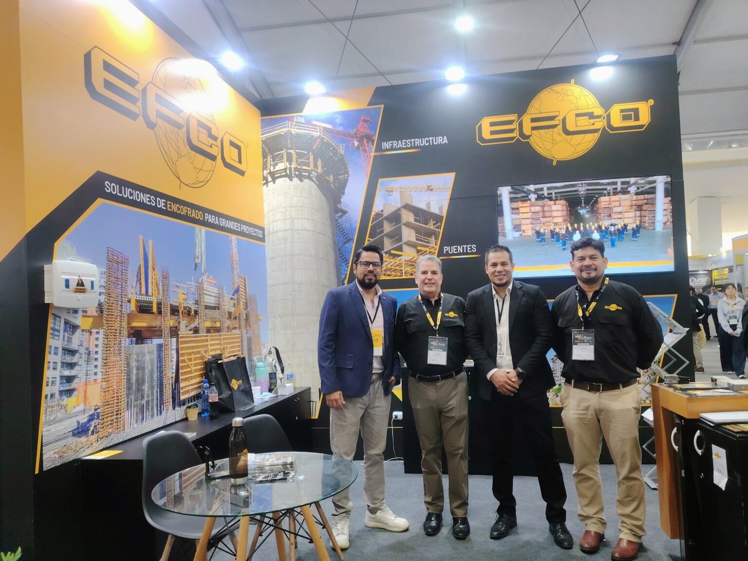 Soluciones de encofrado para obras de infraestructura y puentes en el stand de EFCO.